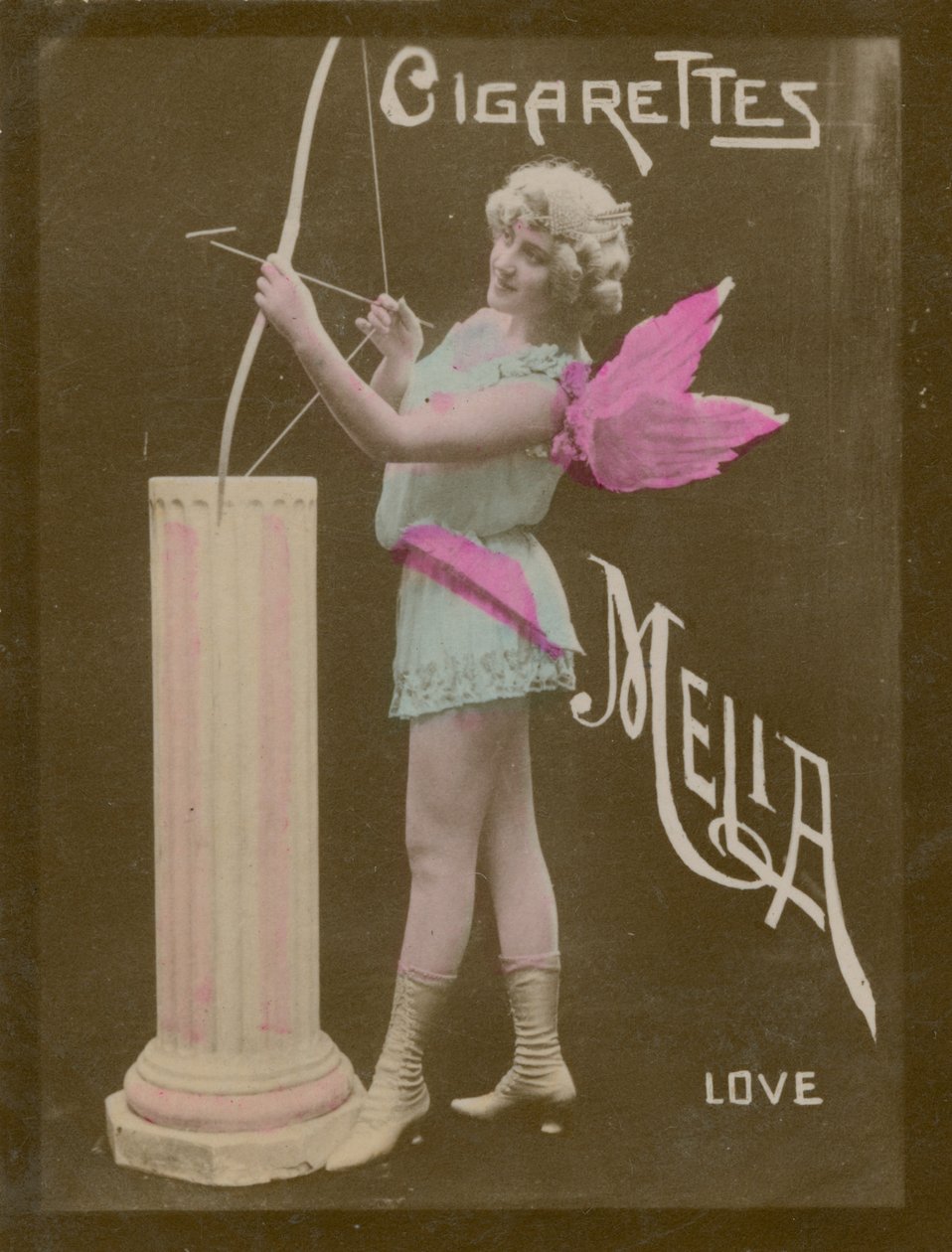 Amour, fille déguisée en Cupidon (photo) - French Photographer