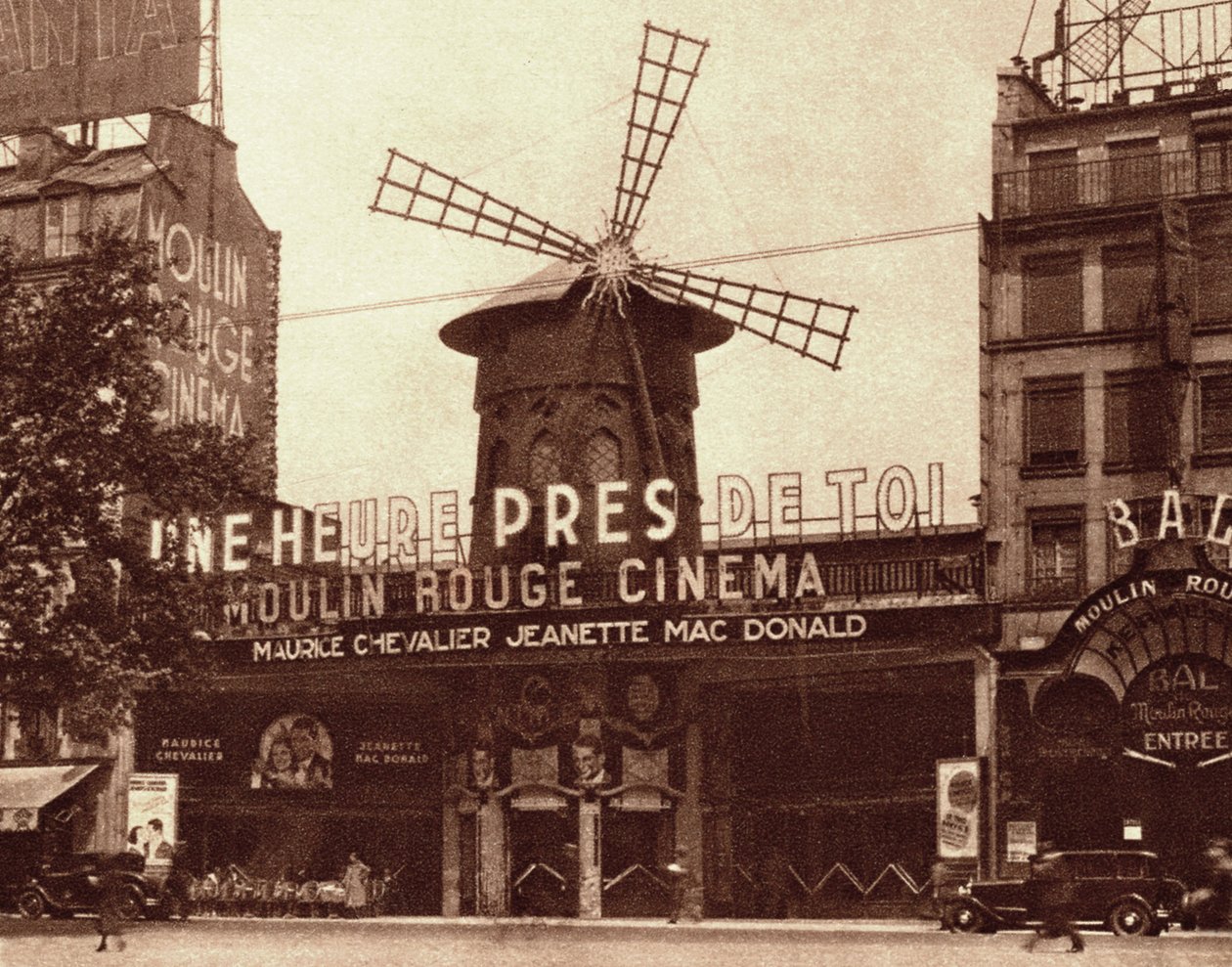 Le cabaret et cinéma "Le Moulin Rouge" à Paris - French Photographer