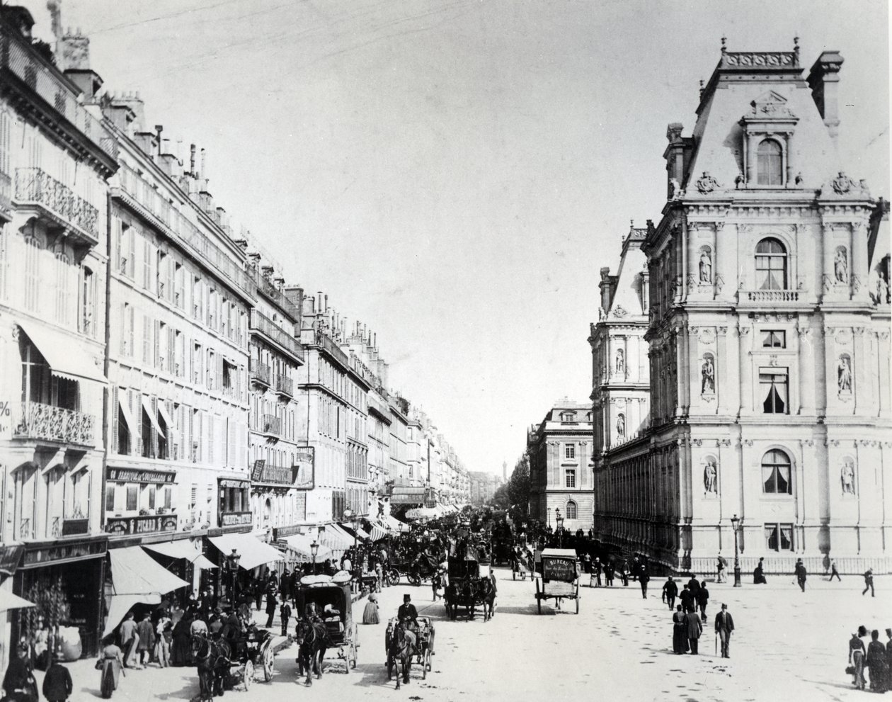 La rue de Rivoli et le nouvel Hôtel de Ville, vers 1882 - French Photographer