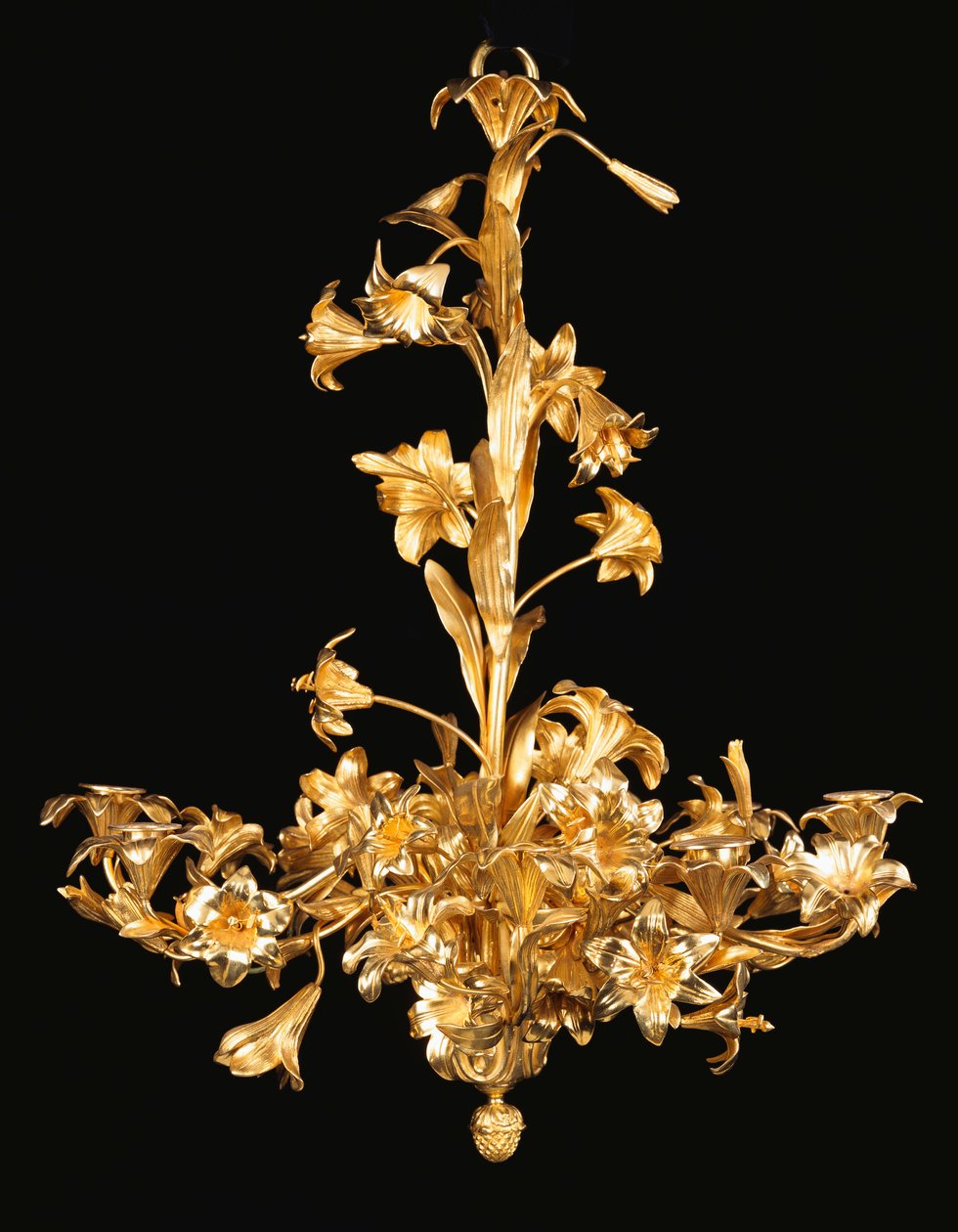 Un lustre français en bronze et laiton à huit lumières, seconde moitié du 19ème siècle - French School