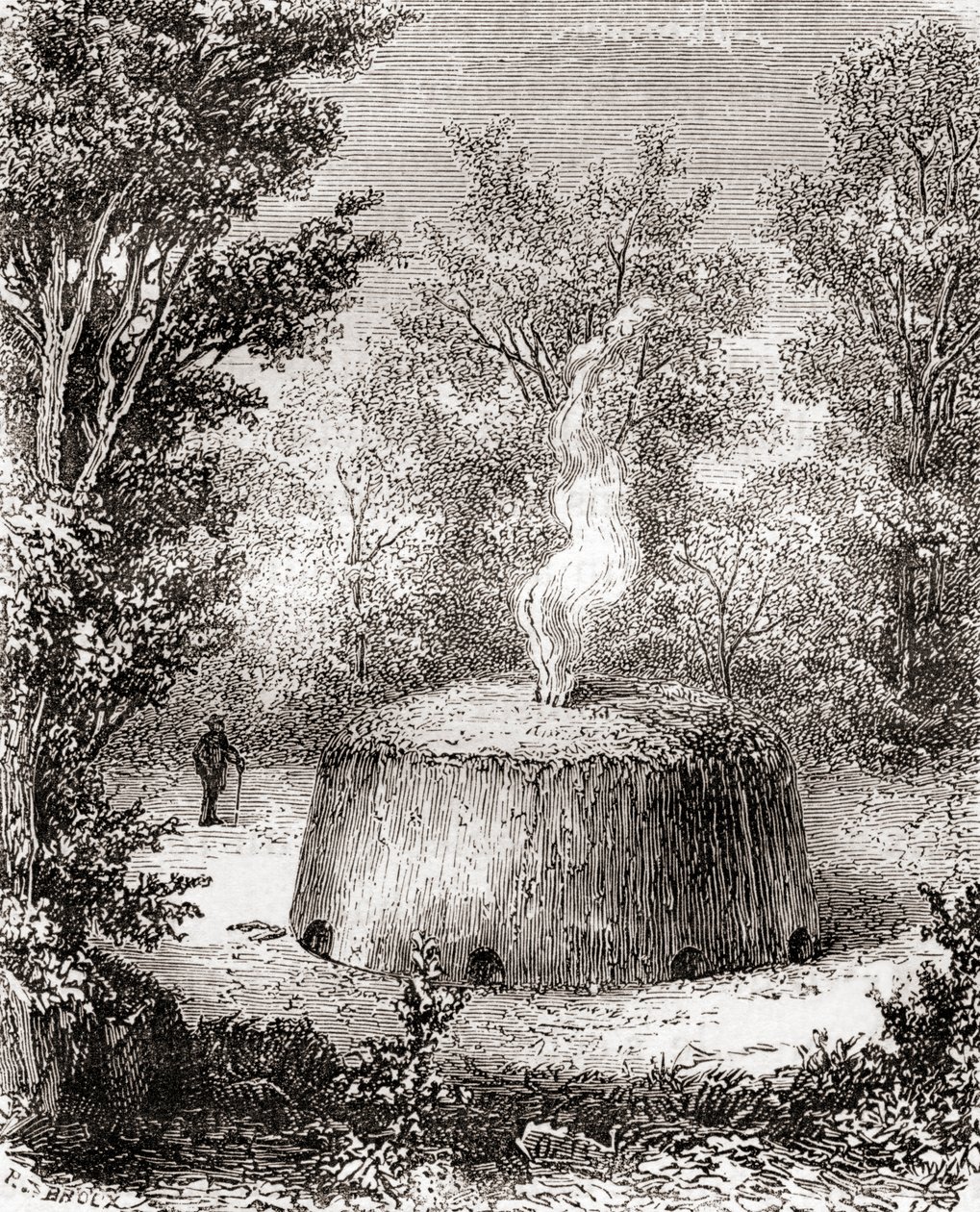 Un four à charbon dans la forêt, d