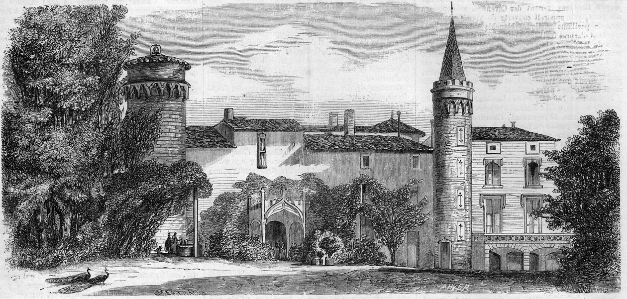 Architecture : vue du château de Saint-Point (XIIIe siècle), résidence d