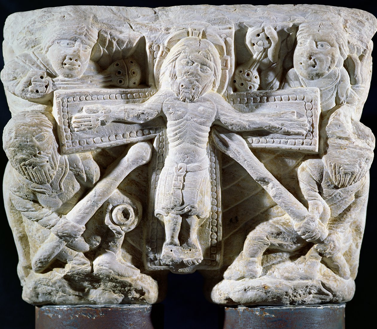 Christ en croix, relief sur un chapiteau de colonnes jumelles - French School
