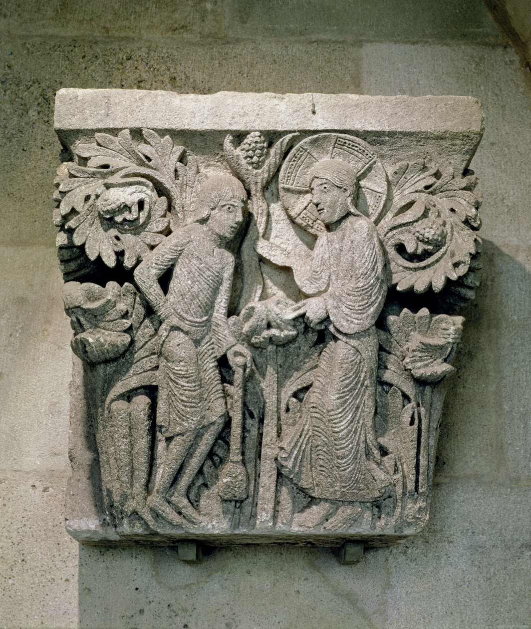 Chapiteau de colonne représentant le Christ et Jacques le Mineur, c.1125-30 (calcaire) - French School