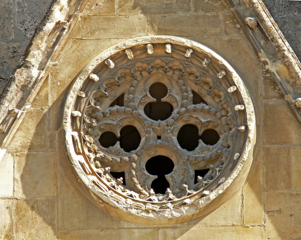 Rosace sur la façade ouest - French School