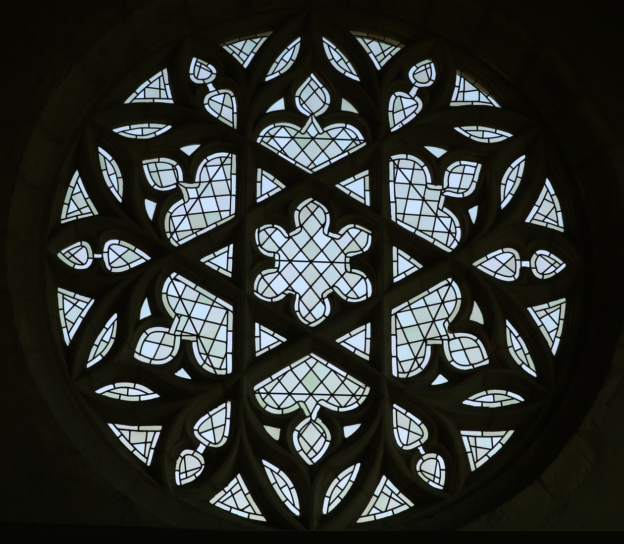 La rosace sur le mur est du transept sud - French School
