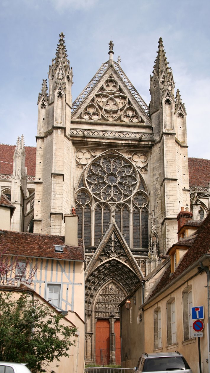 La façade sud et la rosace - French School