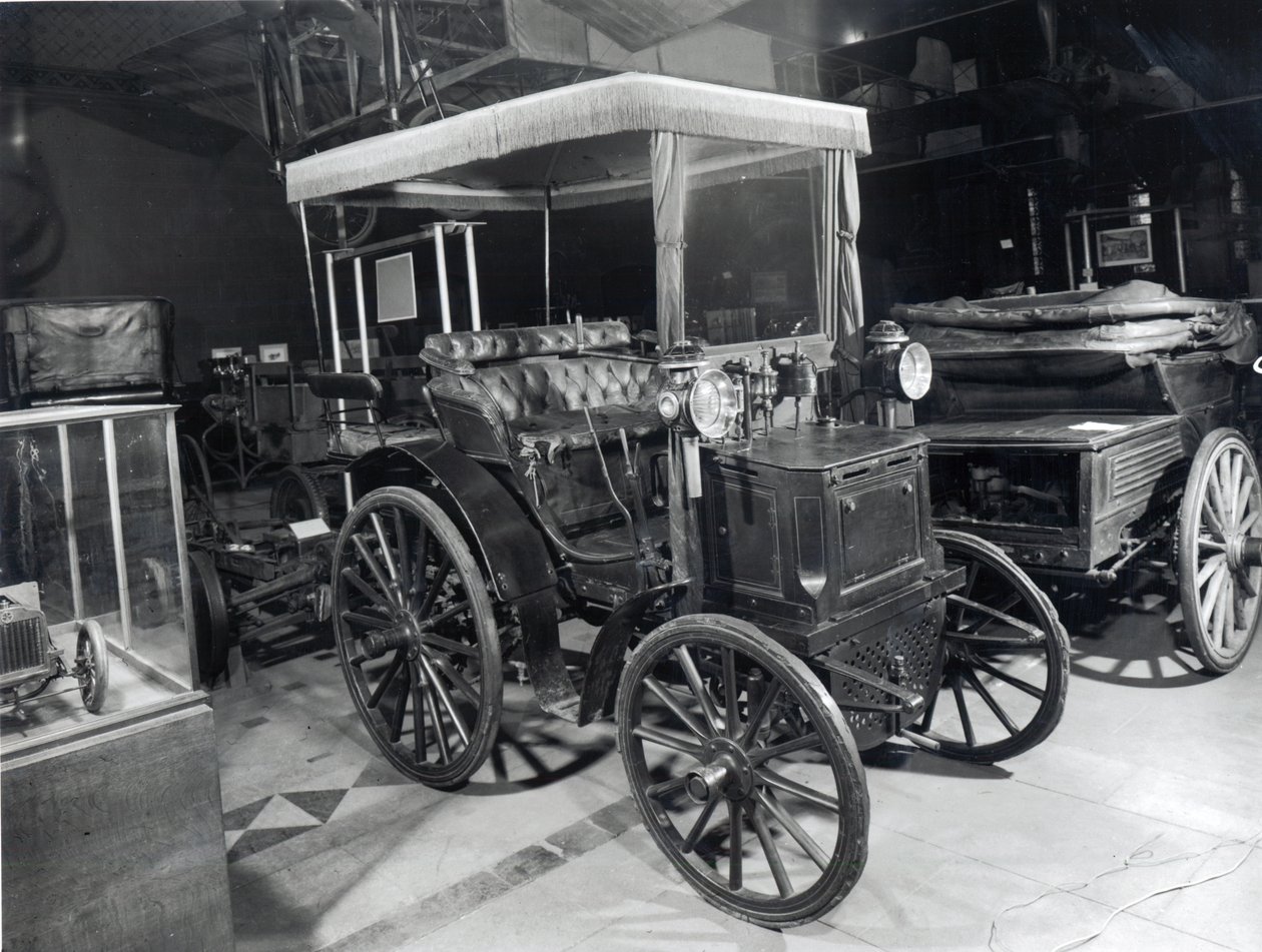 Première automobile Peugeot, c.1898 - French School