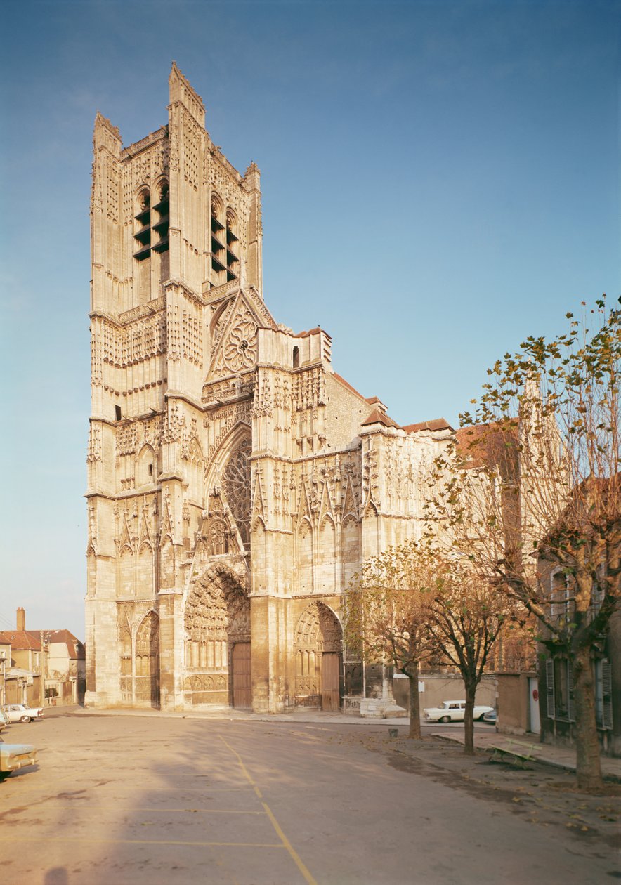 Vue générale de la façade ouest, construite aux XIIIe-XIVe siècles - French School
