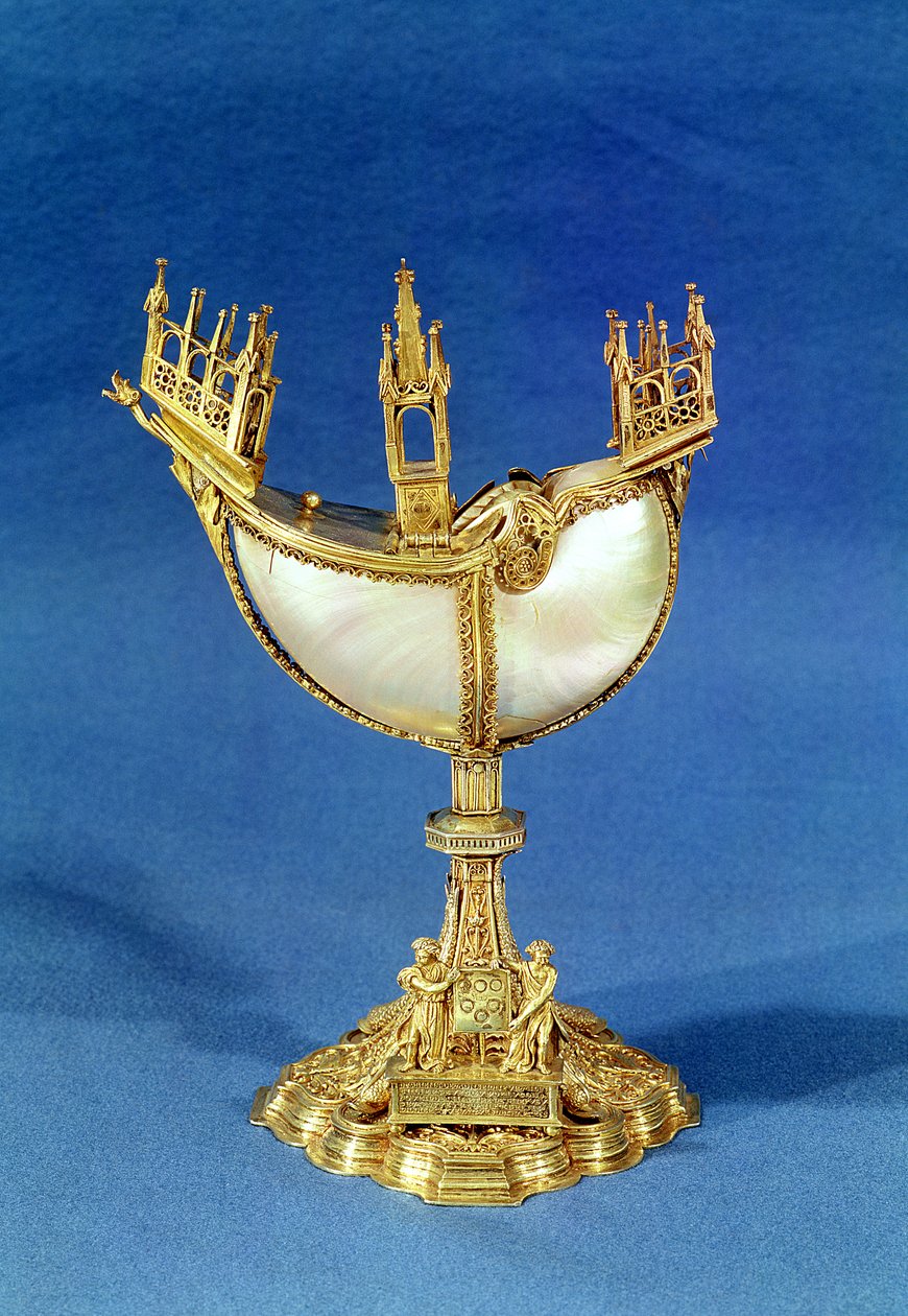 Porte-encens en forme de bateau, du Trésor de Chartres (or et nacre) - French School