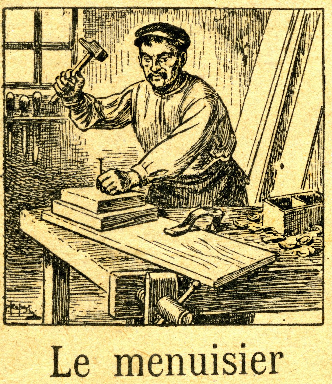 Menuisier plantant une pointe avec un marteau dans un assemblage de planches sur son établi. Gravure d