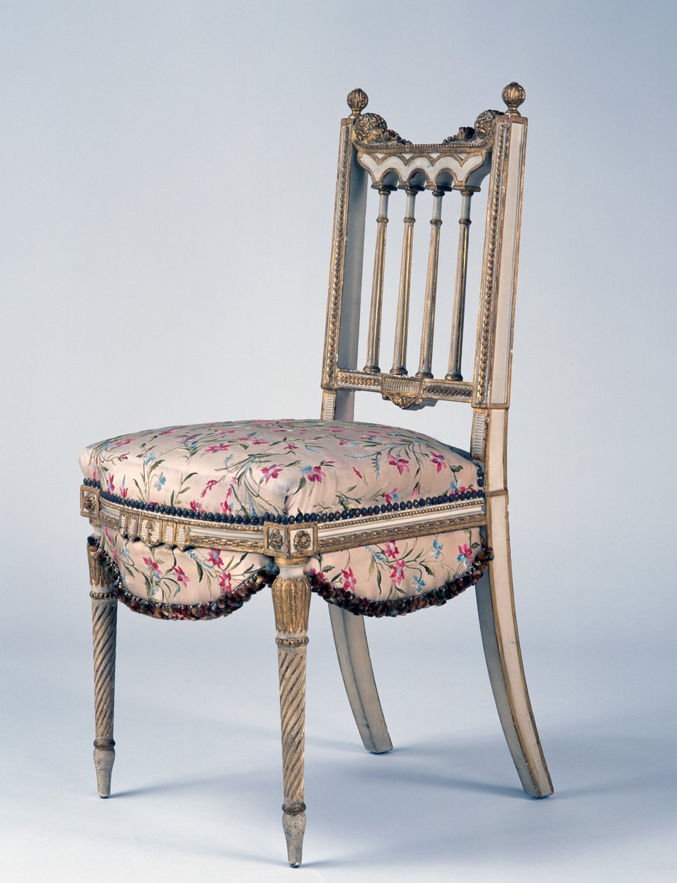Chaise en bois doré de style Louis XVI Second Empire (Napoléon III) et soie de Lyon, 2e moitié du XIXe siècle, France - French School