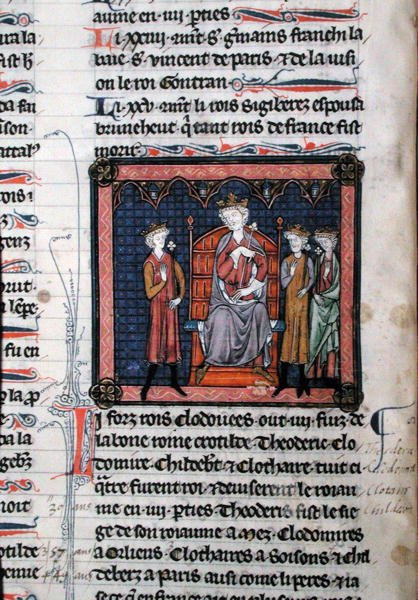MS.782 Childeric II (c.650-675), Clodomir (c.495-524) et peut-être Théodoric, représentés sous la protection du roi Clotaire Ier (c.497-561), assis sur un trône, miniature des Chroniques de Saint-Denis (vélin) - French School