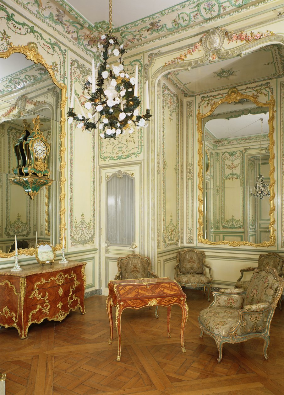Chambre privée de la Dauphine Marie-Josèphe de Saxe (1731-67) - French School