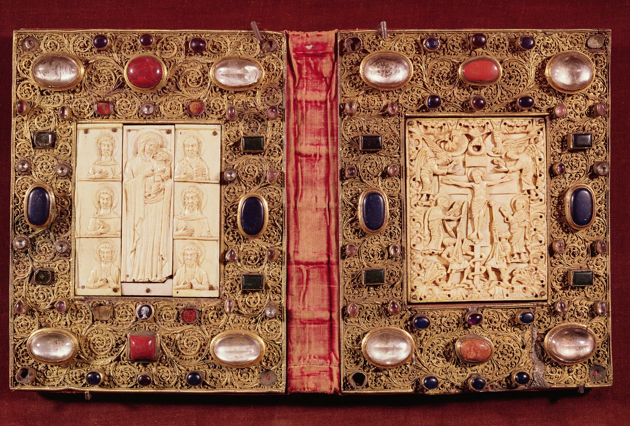 Plaque reliquaire représentant la Vierge et l