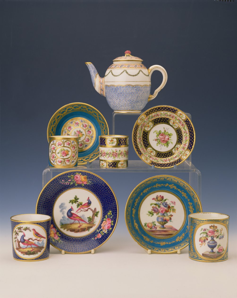 Sélection de théières, assiettes et tasses, vers 1770 - French School
