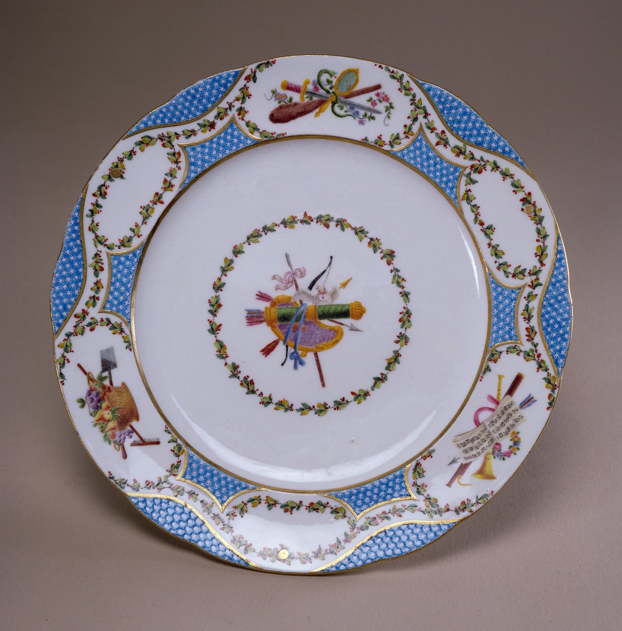 Assiette de service à dessert de Sèvres, du service de Melbourne, 1770 - French School