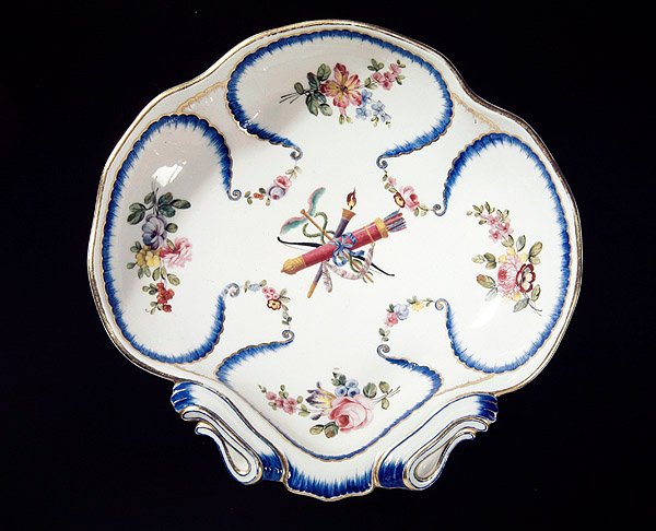 Assiette de Sèvres décorée d