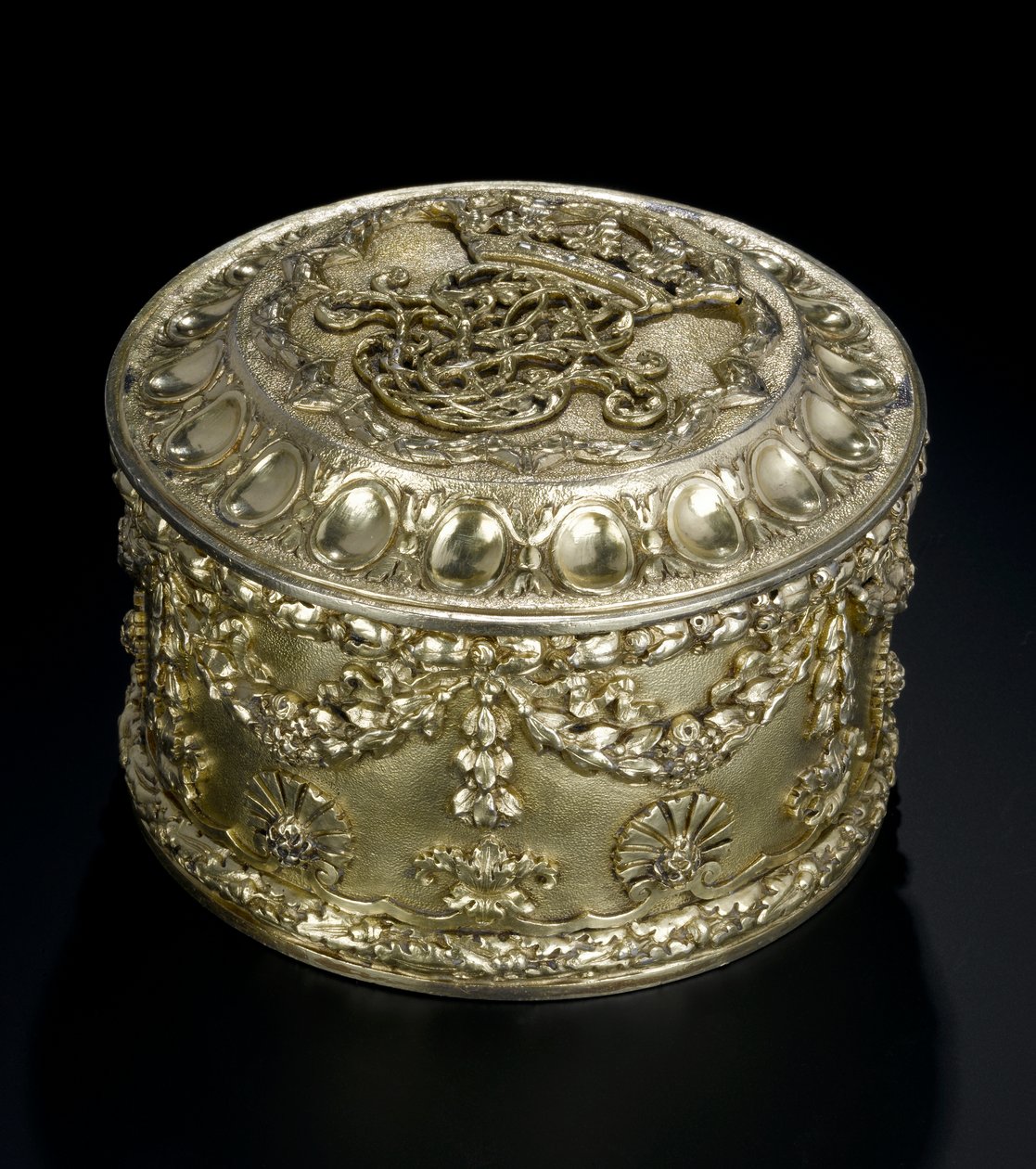 Boîte circulaire en vermeil avec couvercle du service de toilette Lennoxlove, appartenant à Frances Teresa Stewart, duchesse de Richmond et Lennox : Français, Paris, essayée entre avril et septembre 1672 - French School