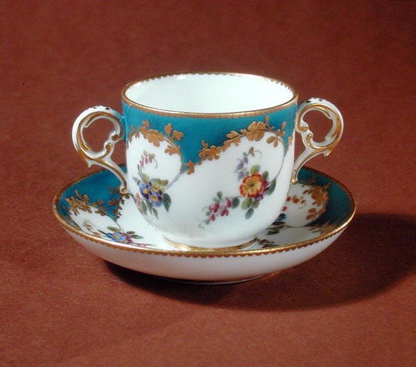 Tasse à toilette, atelier de Vincennes - French School