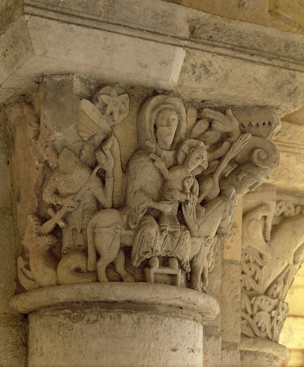 La Fuite en Égypte, relief de chapiteau de colonne de l