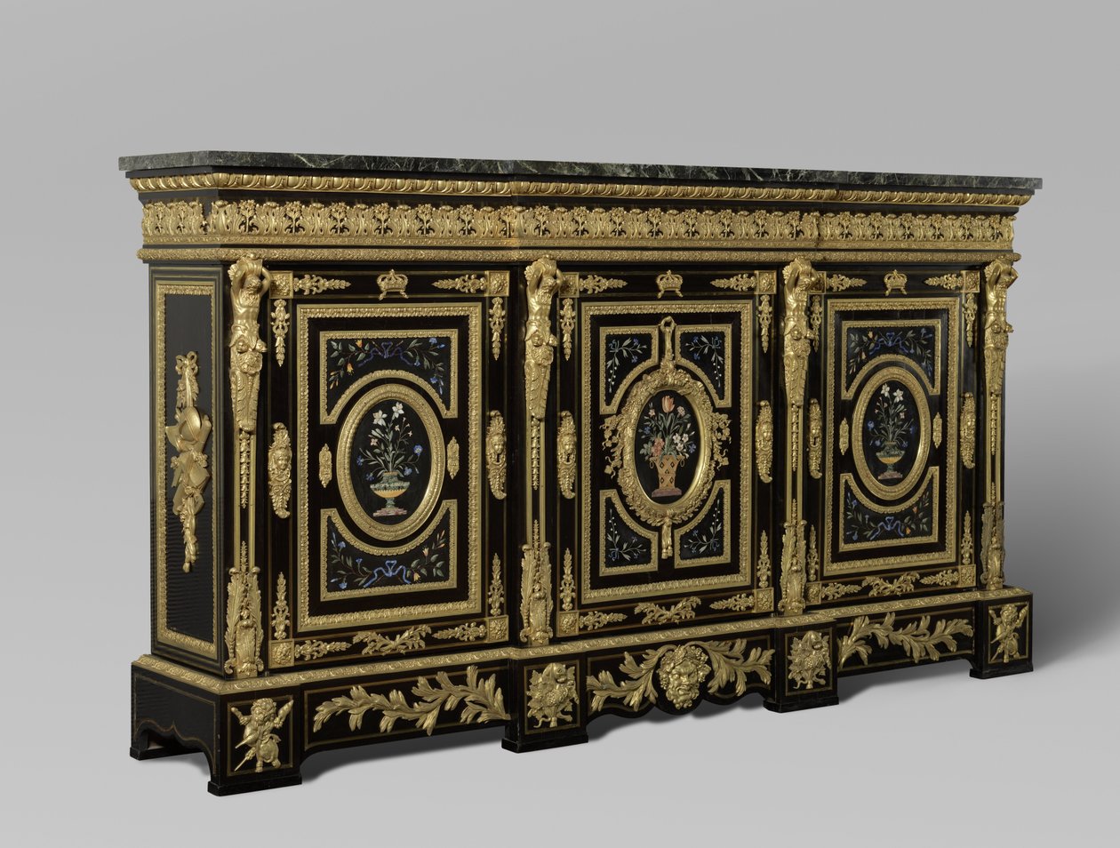 Armoire à trois portes, vers 1835-38 (bois doré avec bronze) - French School