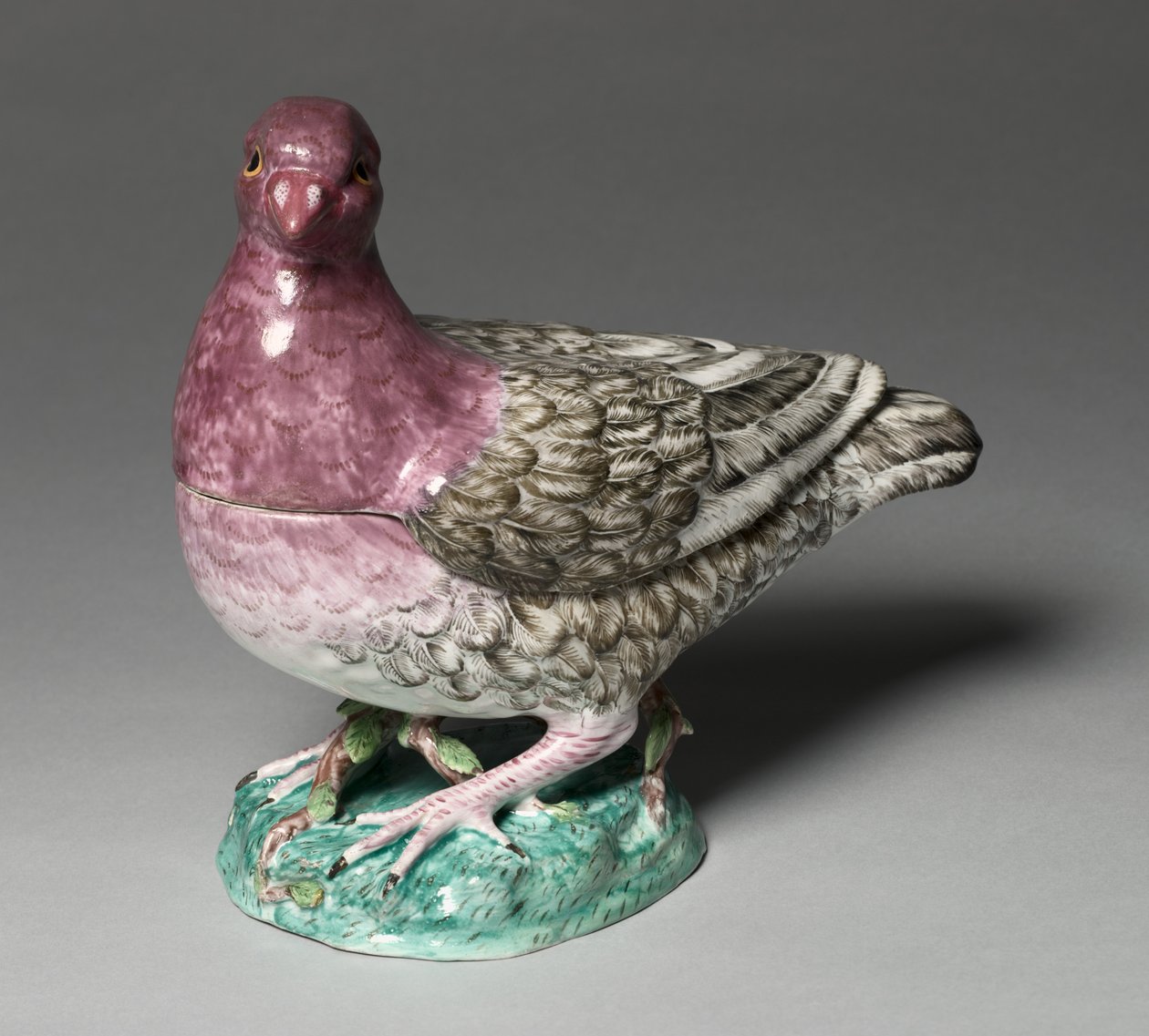 Soupière en forme de pigeon, manufacture Sceaux, vers 1760 - French School