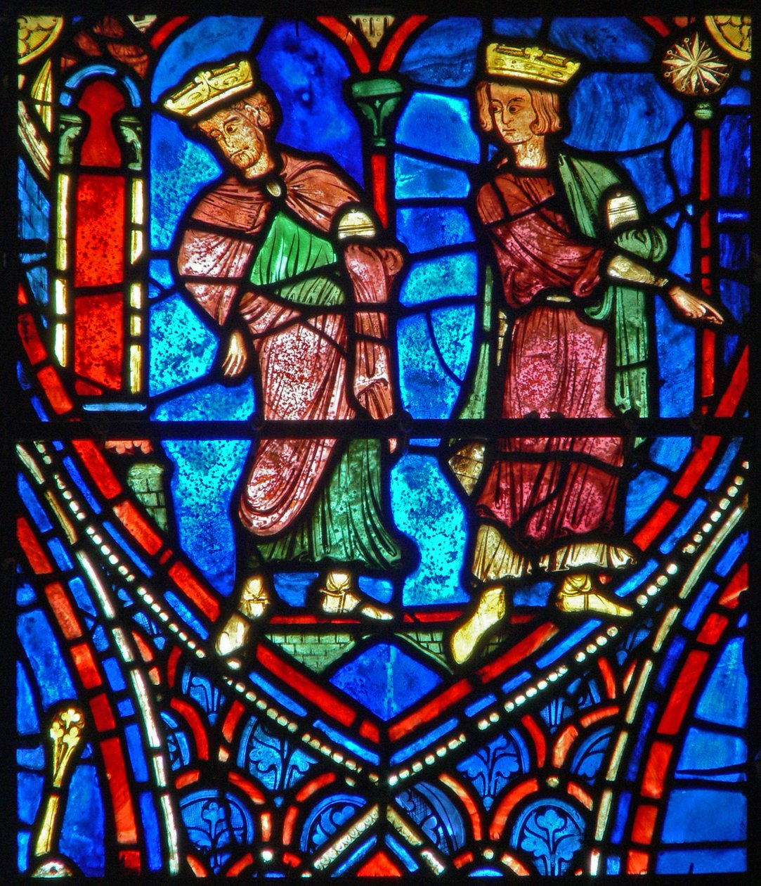 Deux mages suivent l