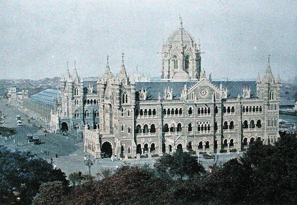 Victoria Terminus, Bombay, gravé par Gillot, vers 1910 (lithographie en couleur) - French School