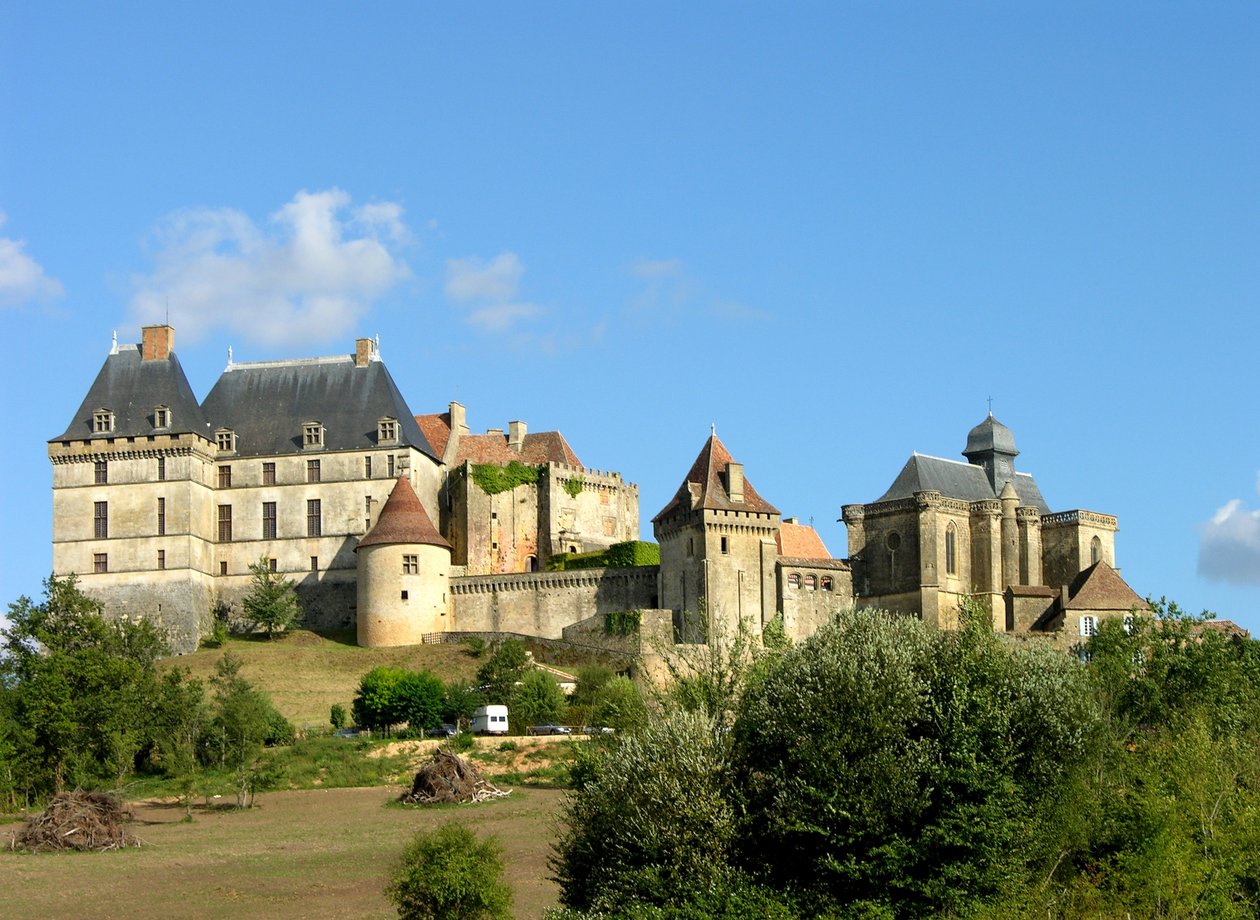 Vue du Château de Biron, XVe-XVIe siècle - French School