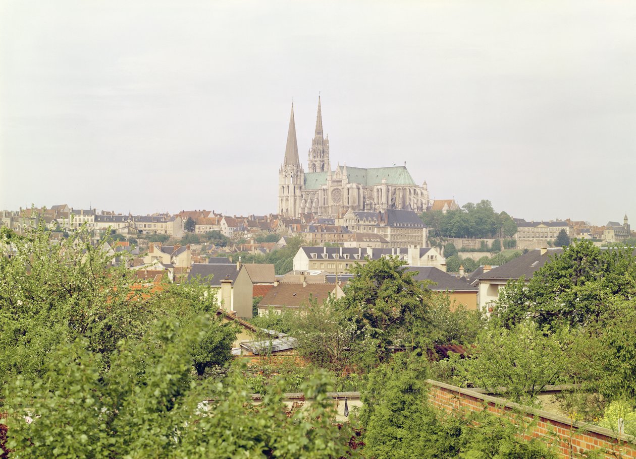 Vue de la cathédrale de Chartres, du sud-est, commencée en 1194 - French School