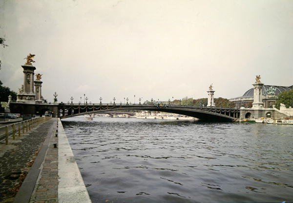 Vue du Pont Alexandre III, construit par les ingénieurs Louis-Jean Résal (1854-1920) et Amédée Alby (1862-1942) pour l