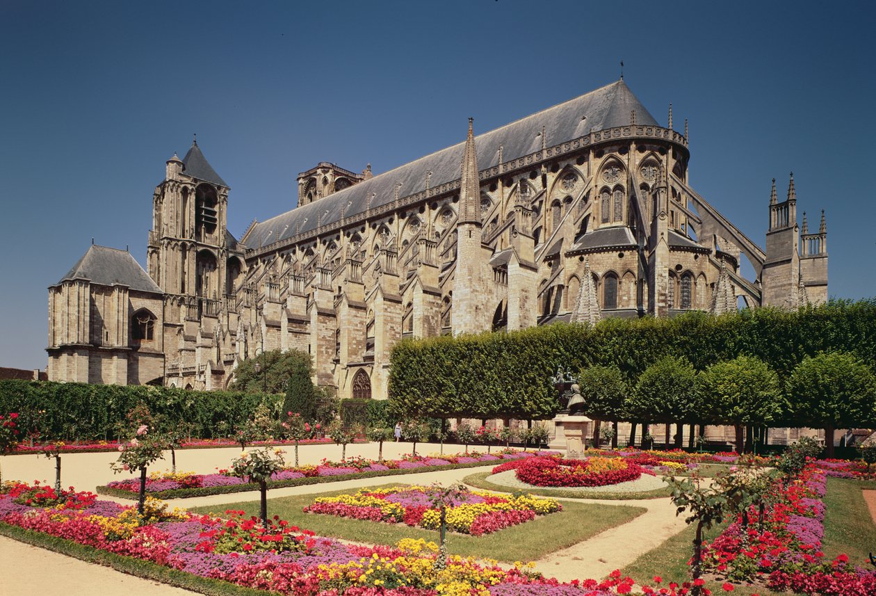 Vue de la nef de la cathédrale Saint-Étienne, construite entre 1200 et 1260 - French School