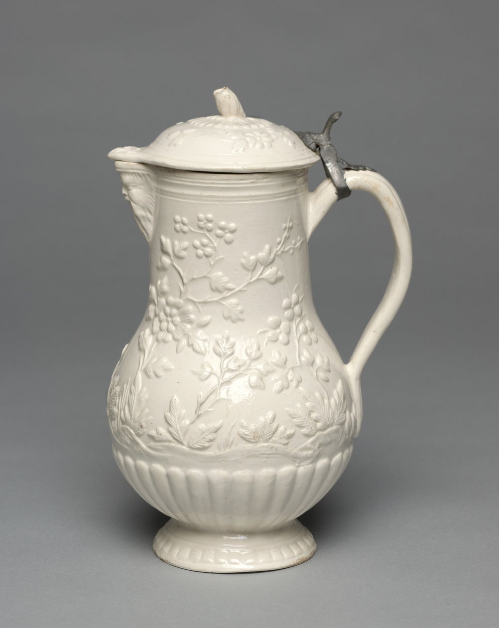 Cruche à eau, fabriquée par la Manufacture de Pont-aux-Choux, vers 1770 - French School
