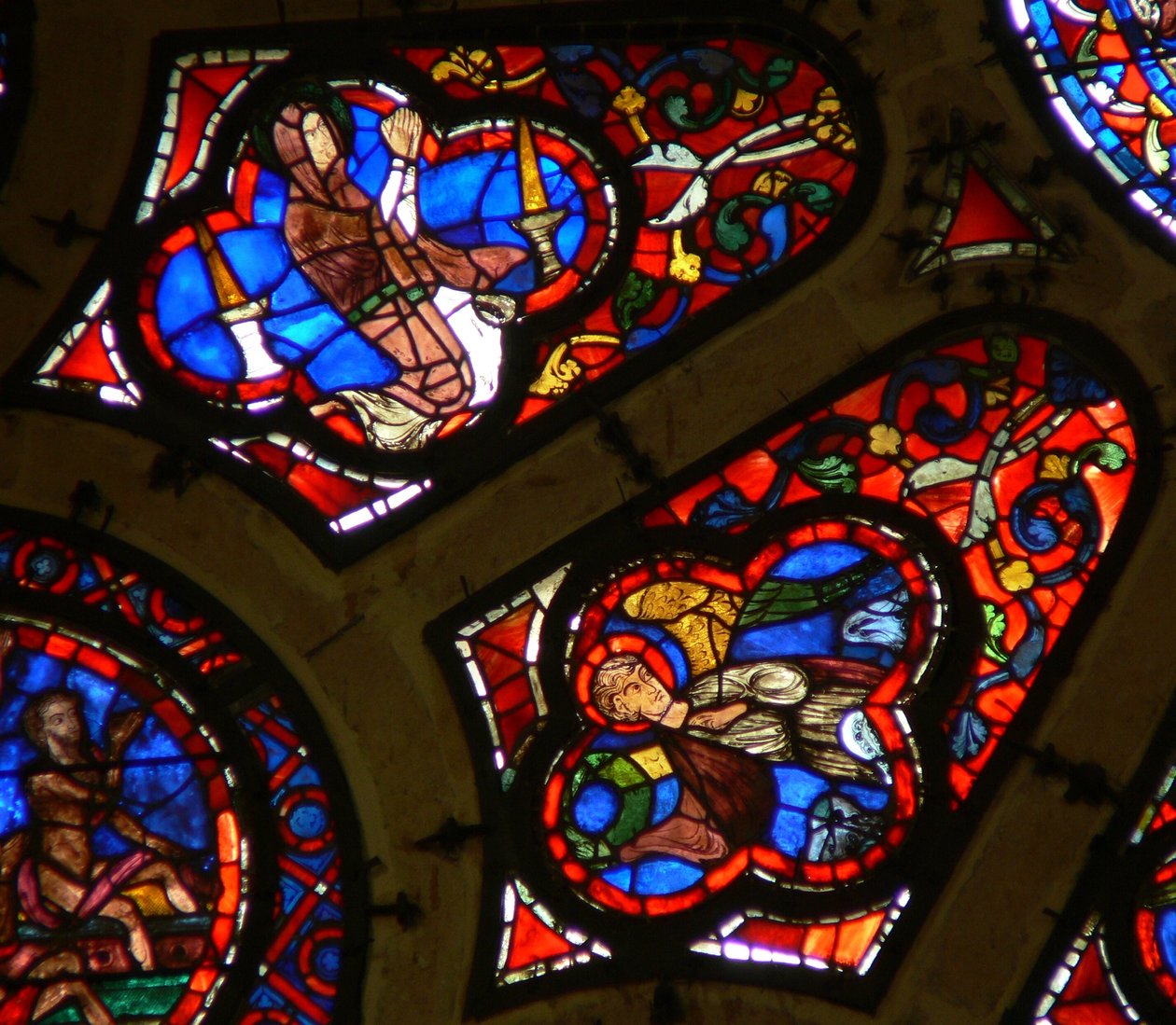 Fenêtre Ww représentant un Apôtre ? et un ange - French School