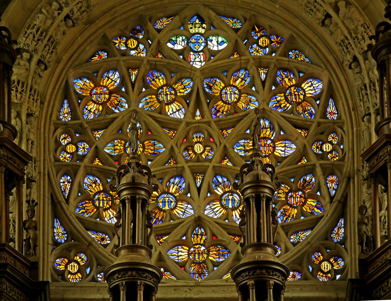 Vitrail représentant la rosace, soleils flamboyants - French School