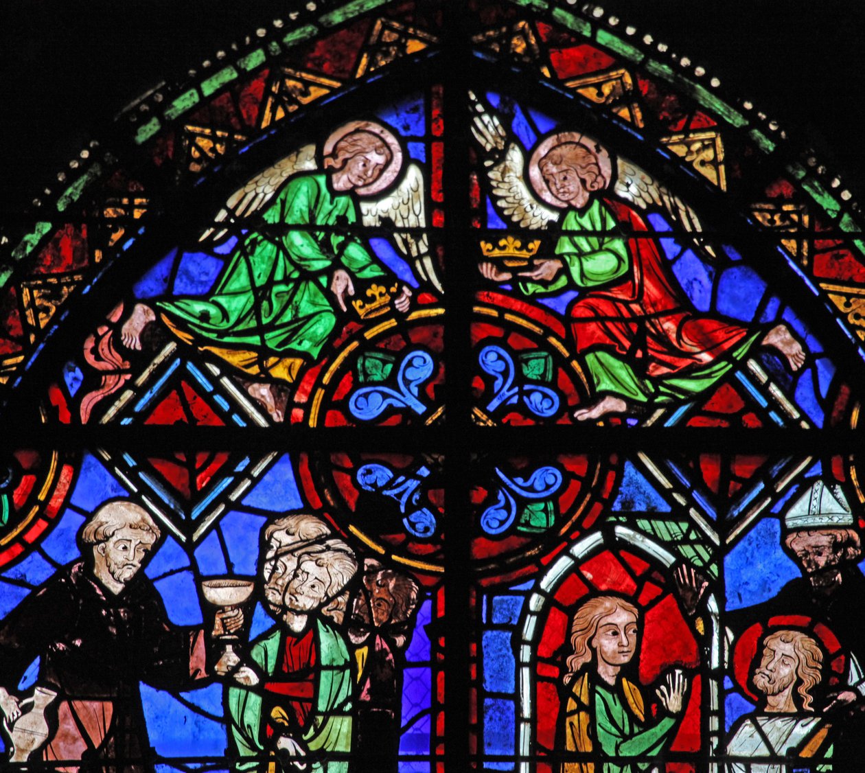 Fenêtre w06 représentant des anges en haut de la fenêtre de Saint Brioude - French School