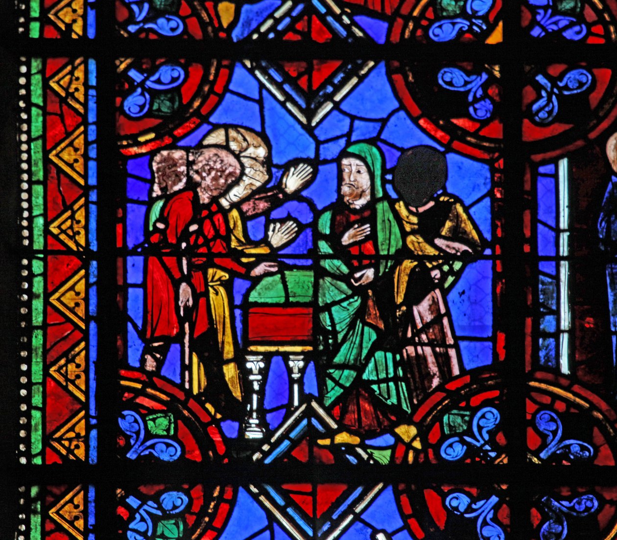 Fenêtre w06 représentant des pèlerins venant au tombeau de Saint Brioude - French School