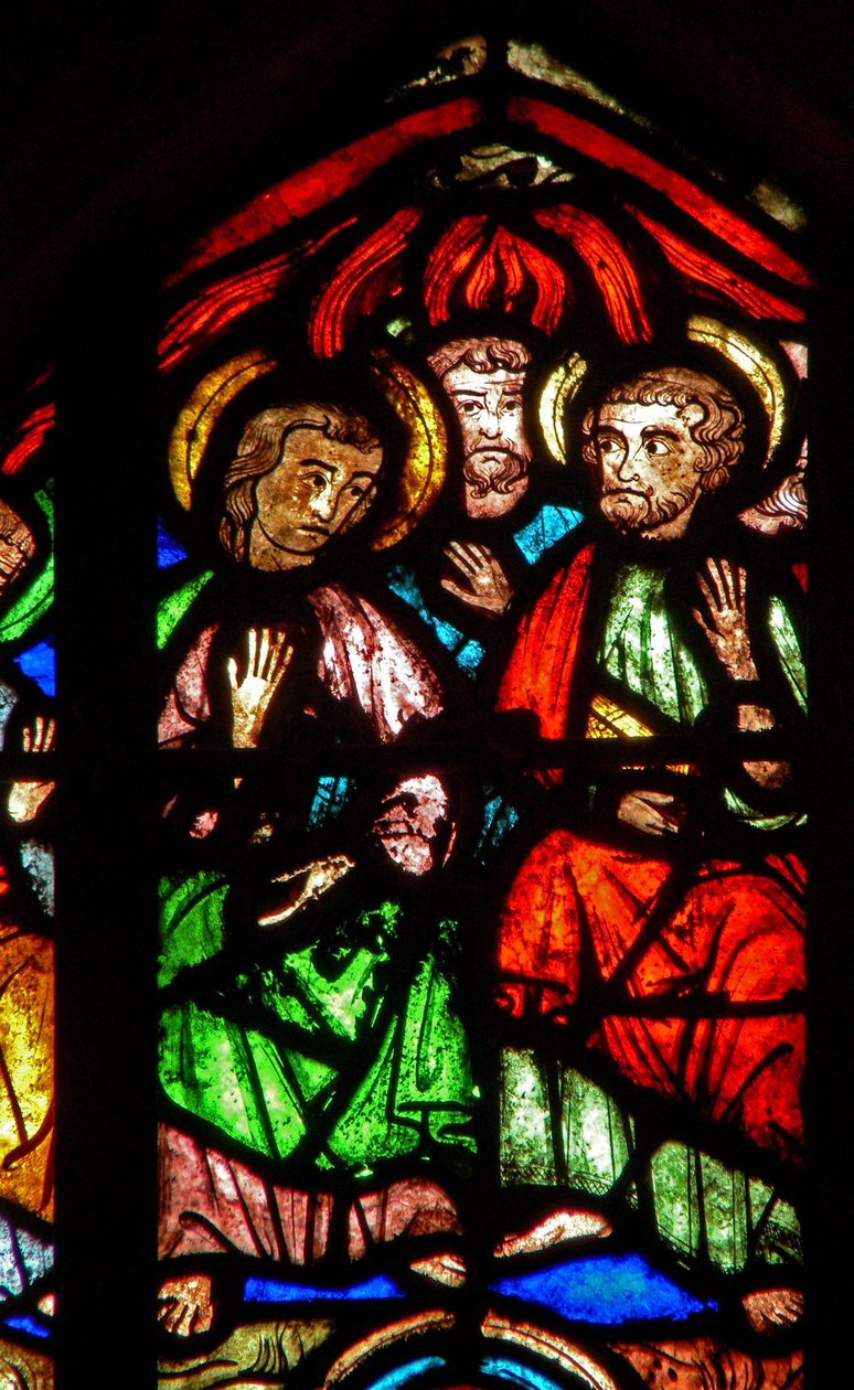 Fenêtre w0 représentant la Vierge Marie à la Pentecôte - French School