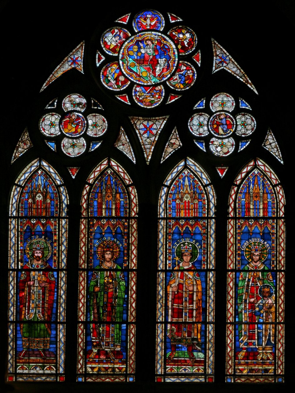 Fenêtre w13 représentant les empereurs romains germaniques : Otton I, II, III, Conrad et un fils - French School