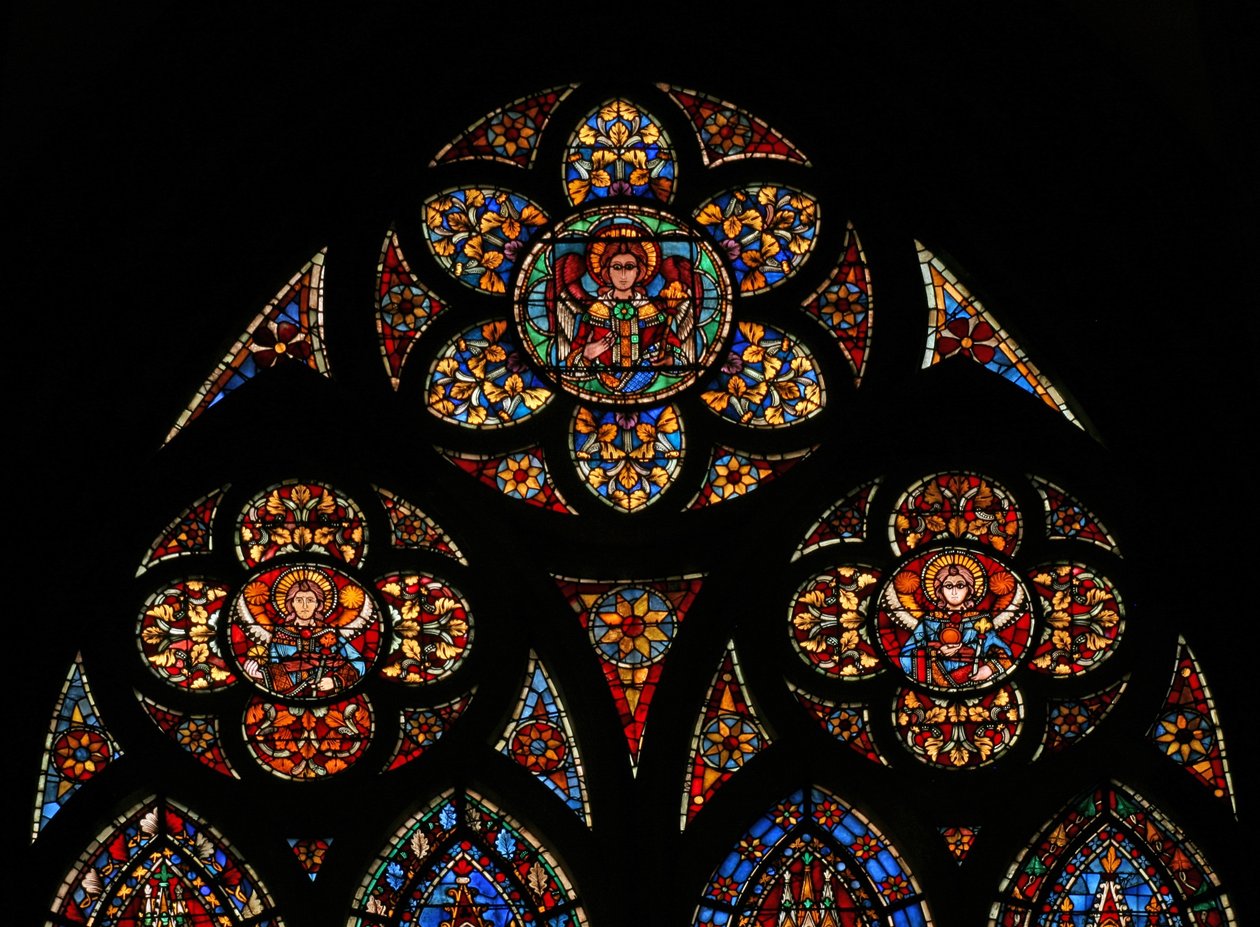 Fenêtre w201 représentant les lumières de la rosace avec trois anges - French School