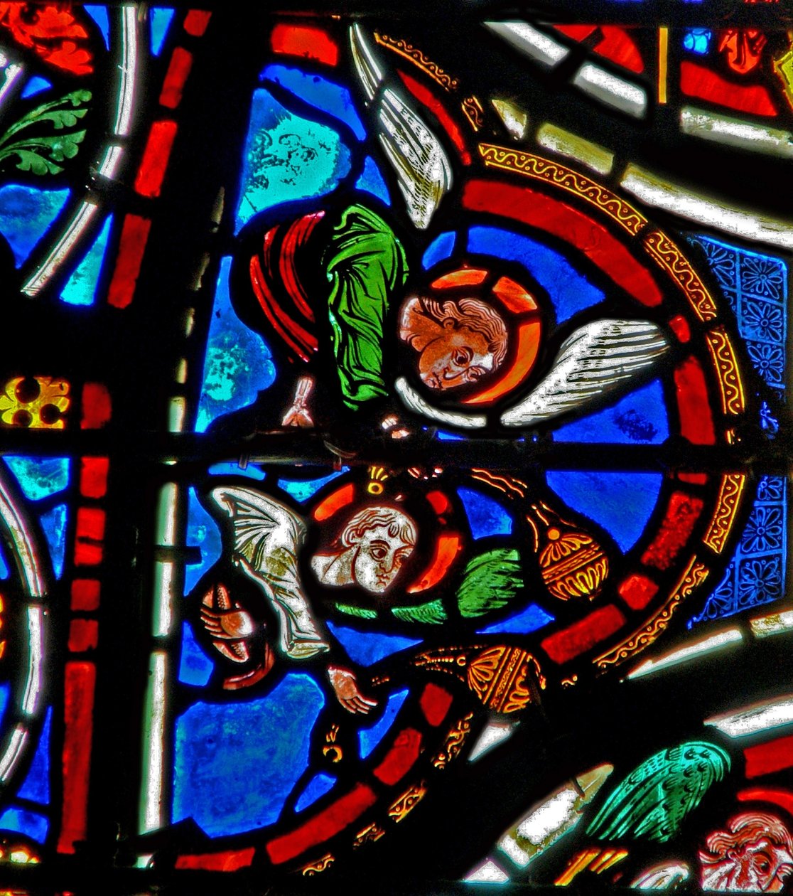 Fenêtre w6 représentant des anges avec des encensoirs - French School