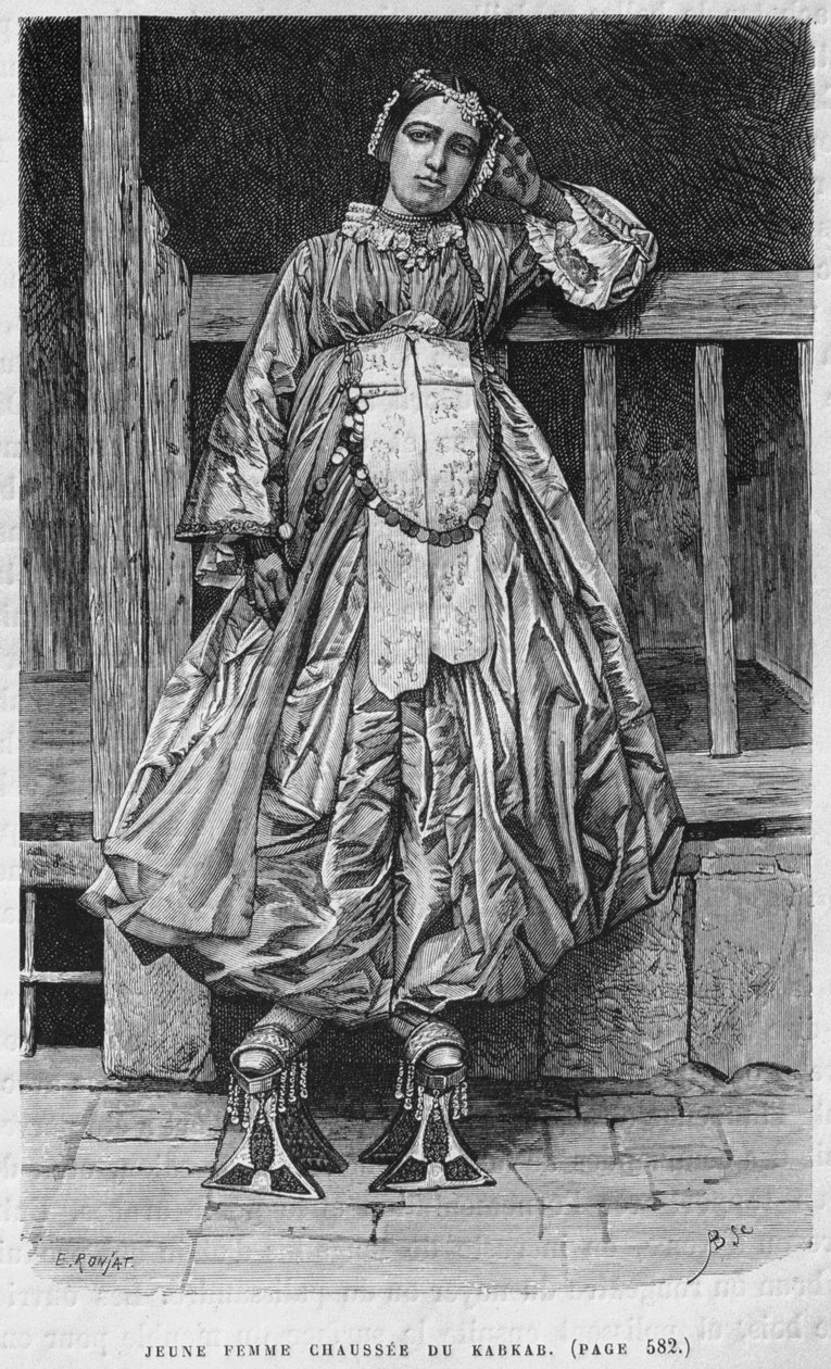 Femme portant un kabbab, de La Syrie d