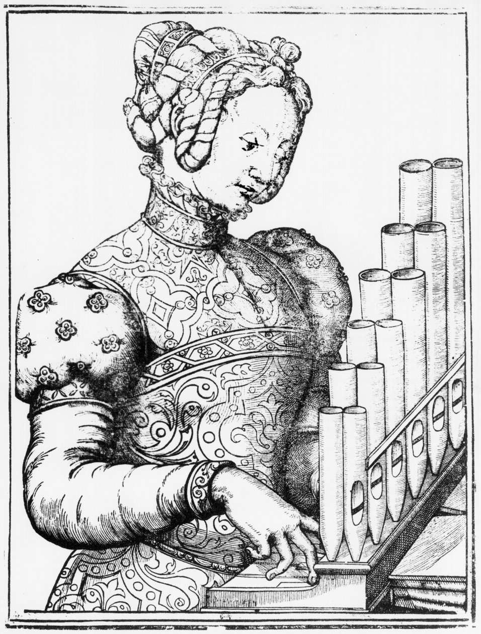 Jeune femme jouant d