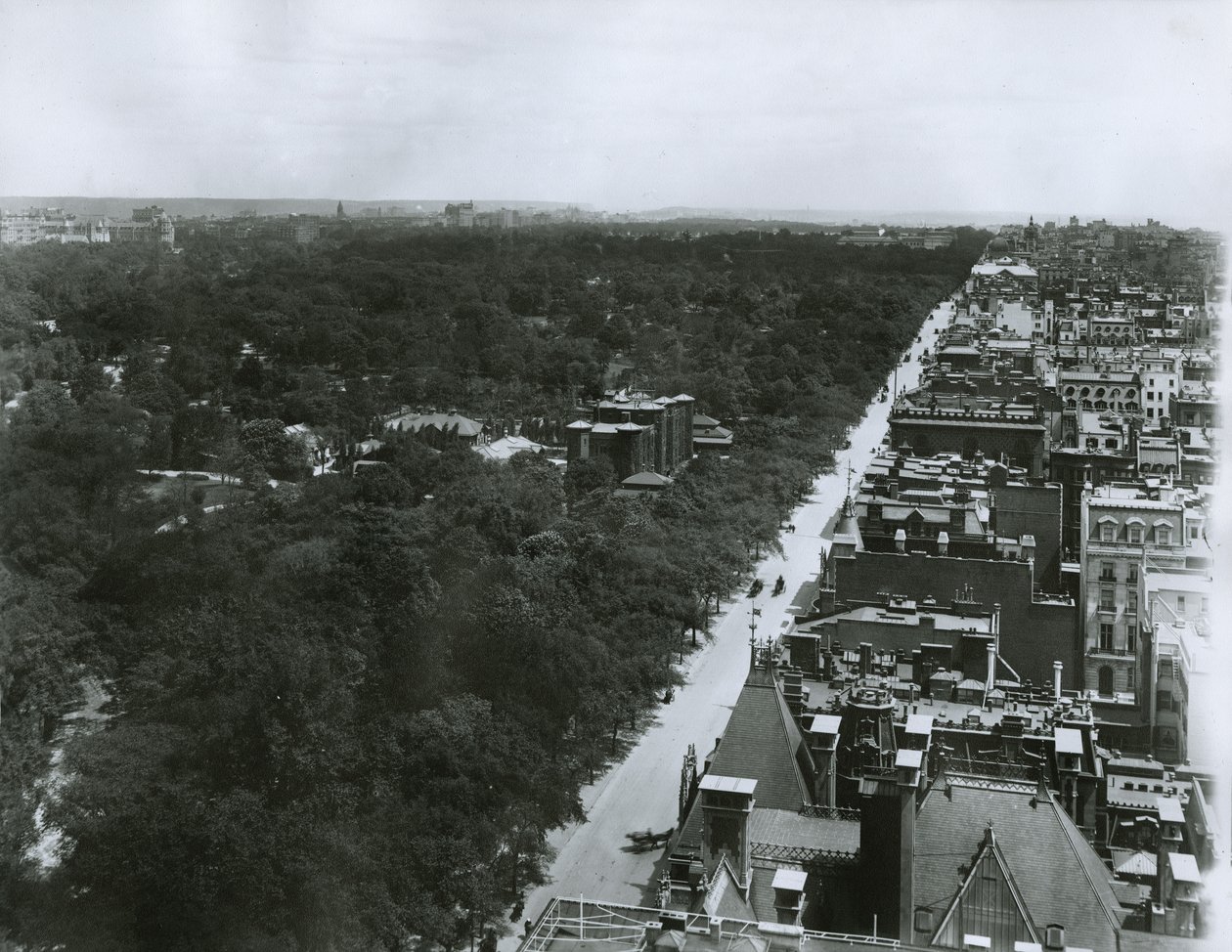 Cinquième Avenue, vue vers le nord depuis le toit du Metropolitan Club dans la 61e rue, New York, c.1904 - G.P. Hall und Sohn