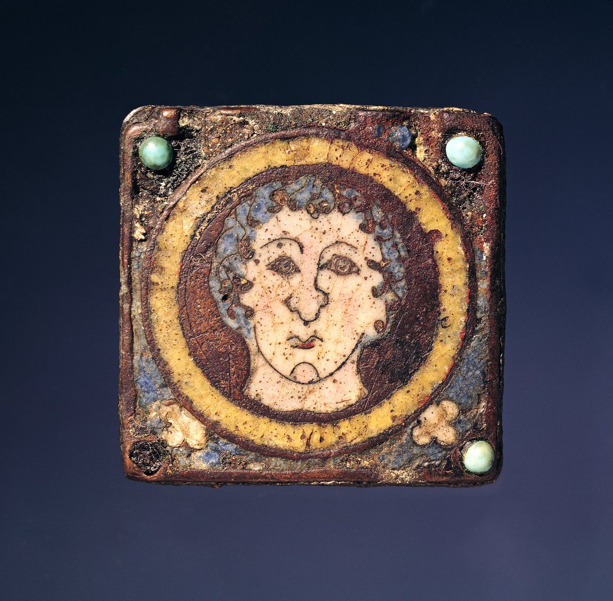 Fibule avec le visage d