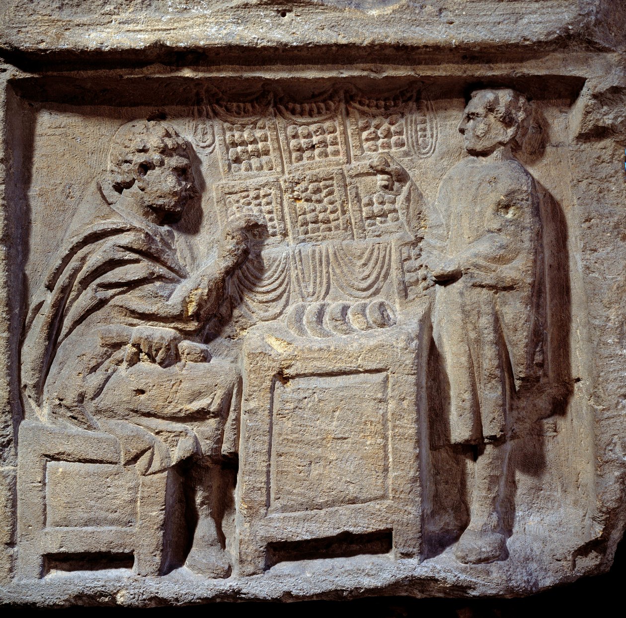 Art gallo-romain : une boulangerie. Un client achète du pain à un boulanger. Metz, Musée des Beaux-Arts - Gallo Roman Gallo Roman
