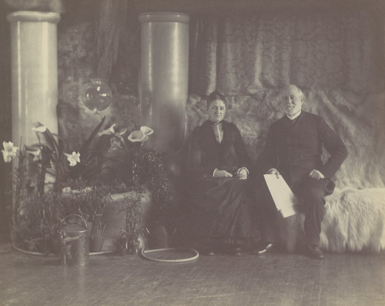 M. et Mme Charles E. Tiffany dans le studio de Louis C. Tiffany, vers 1890 - George Collins Cox