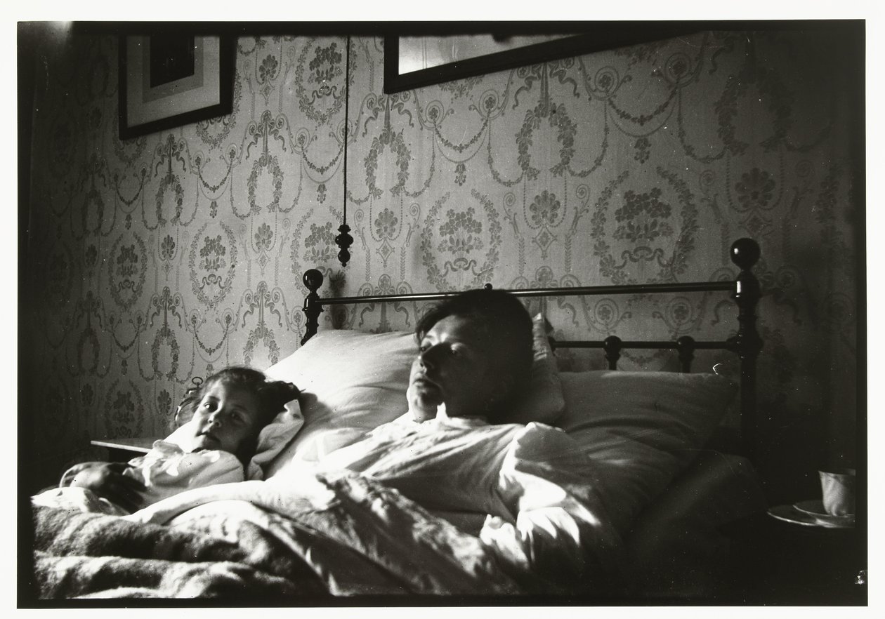 Marie Breitner et une fille se réveillant dans un lit - George Hendrik Breitner