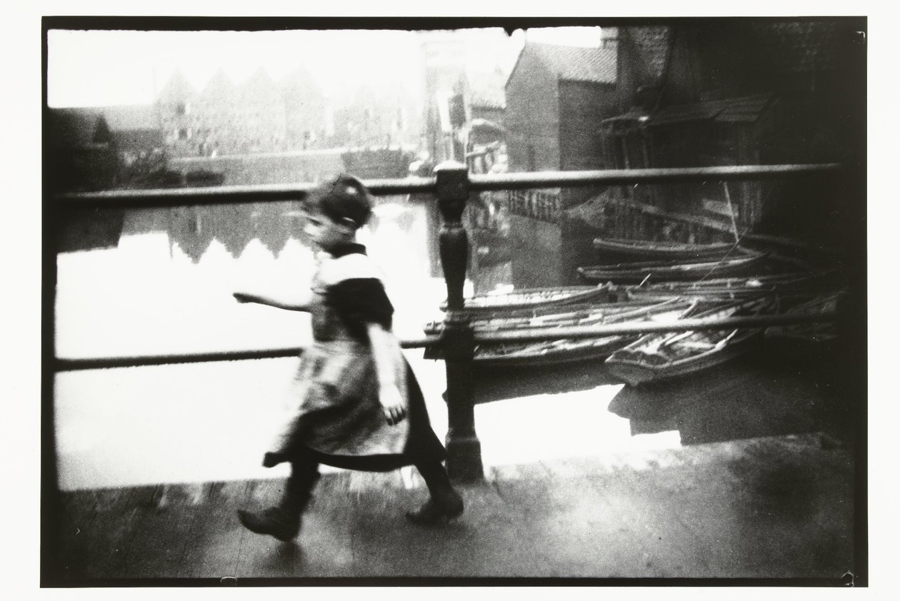 Jeune fille sur le pont de Prinseneiland à Amsterdam - George Hendrik Breitner